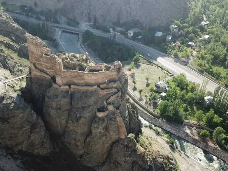 Engüzek Kapı Kalesi