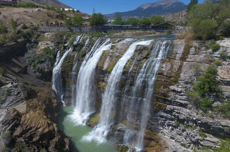 Tortum Şelalesi Doğal Oluşumu — Uzundere, Erzurum
